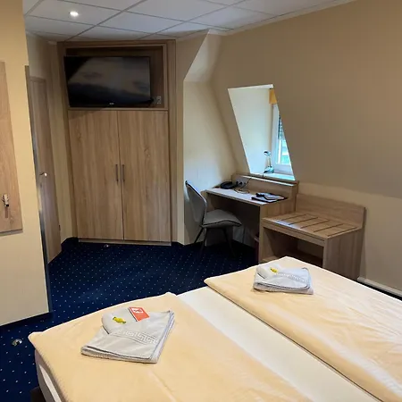 Deutsches Haus Wolfen Ohg Отель 3*