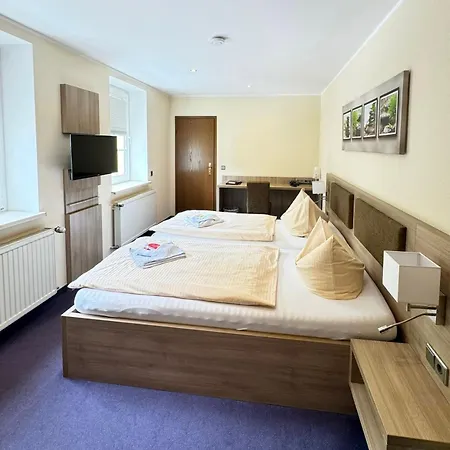 Отель Deutsches Haus Wolfen Ohg 3*